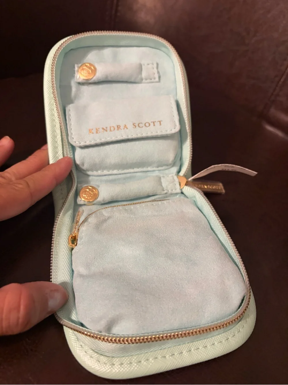 NEW NWT Kendra Scott Iridescent Mint green travel Jewelry/Card Holder Gold Logo